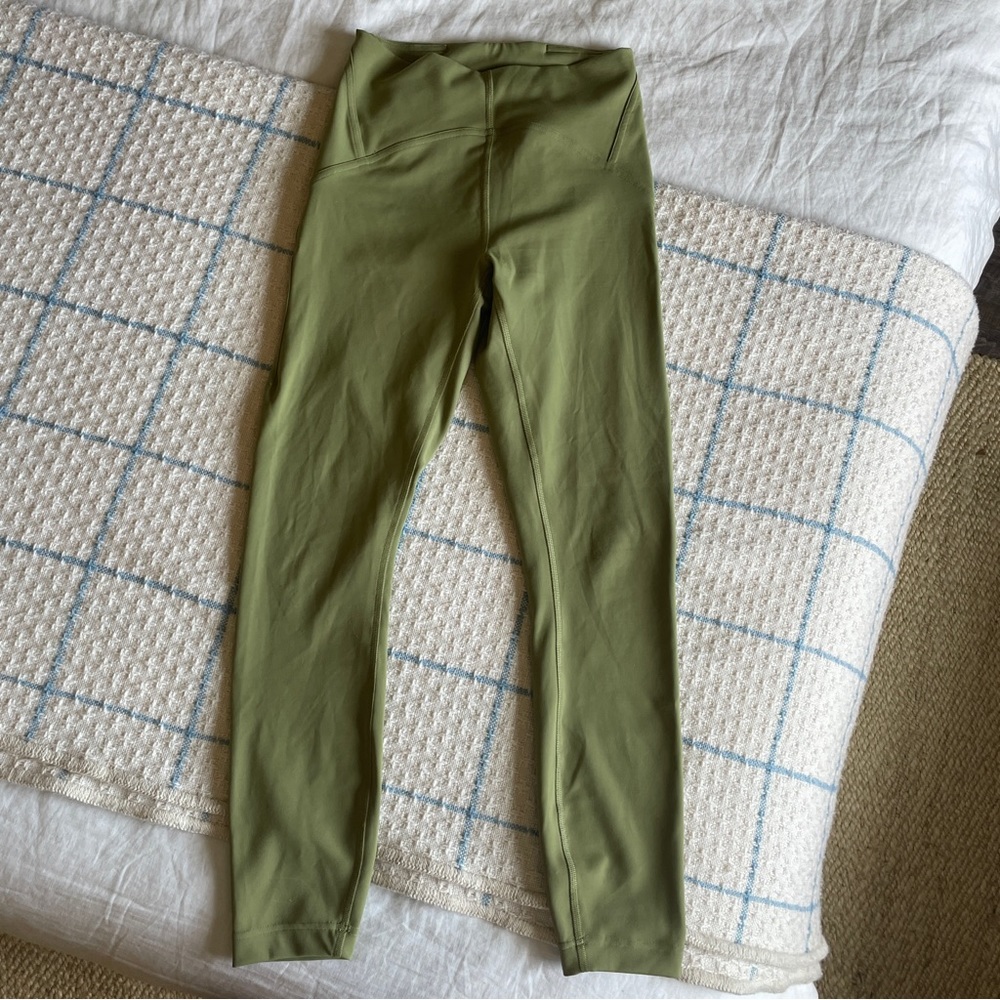 Lululemon, Color Sold Out Online